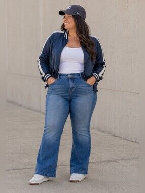 Torrid NEW Plus Size 20 SHORT: Navy Wash Slim Boot-Cut Jeans